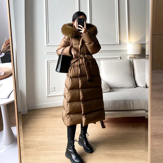 2024 New Fashion Women′s Down Jacket Winter Warm Hooded Naturalfur Collar Ho0ded Downcoatwithfoxtrim